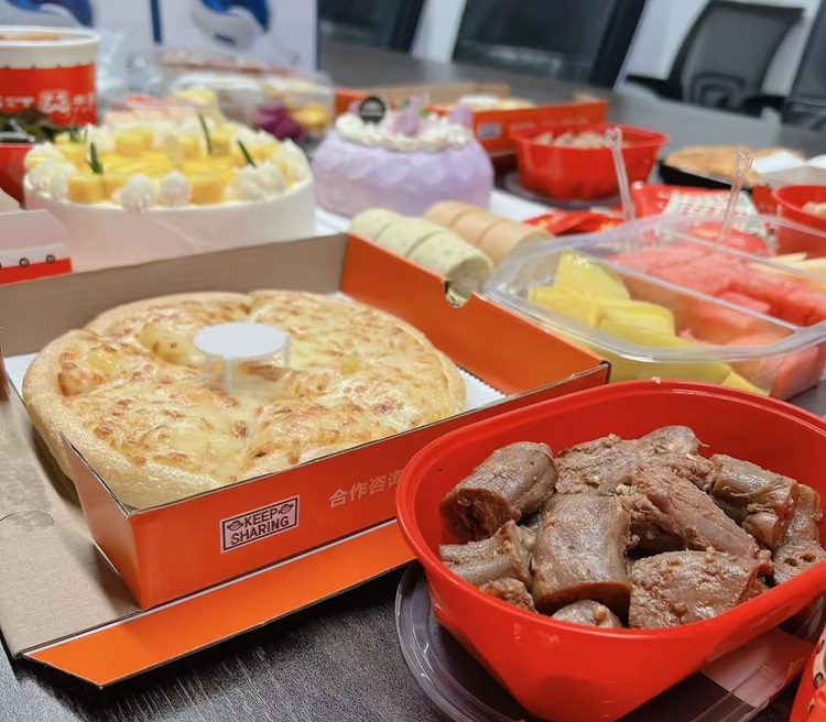 公司生日會(huì)：歡樂(lè)與團(tuán)隊(duì)精神的盛宴