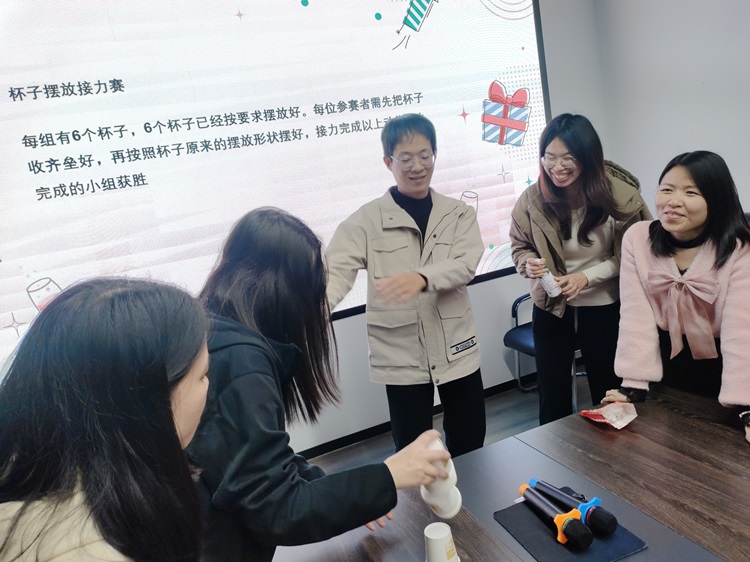 公司生日會(huì)：歡樂(lè)與團(tuán)隊(duì)精神的盛宴